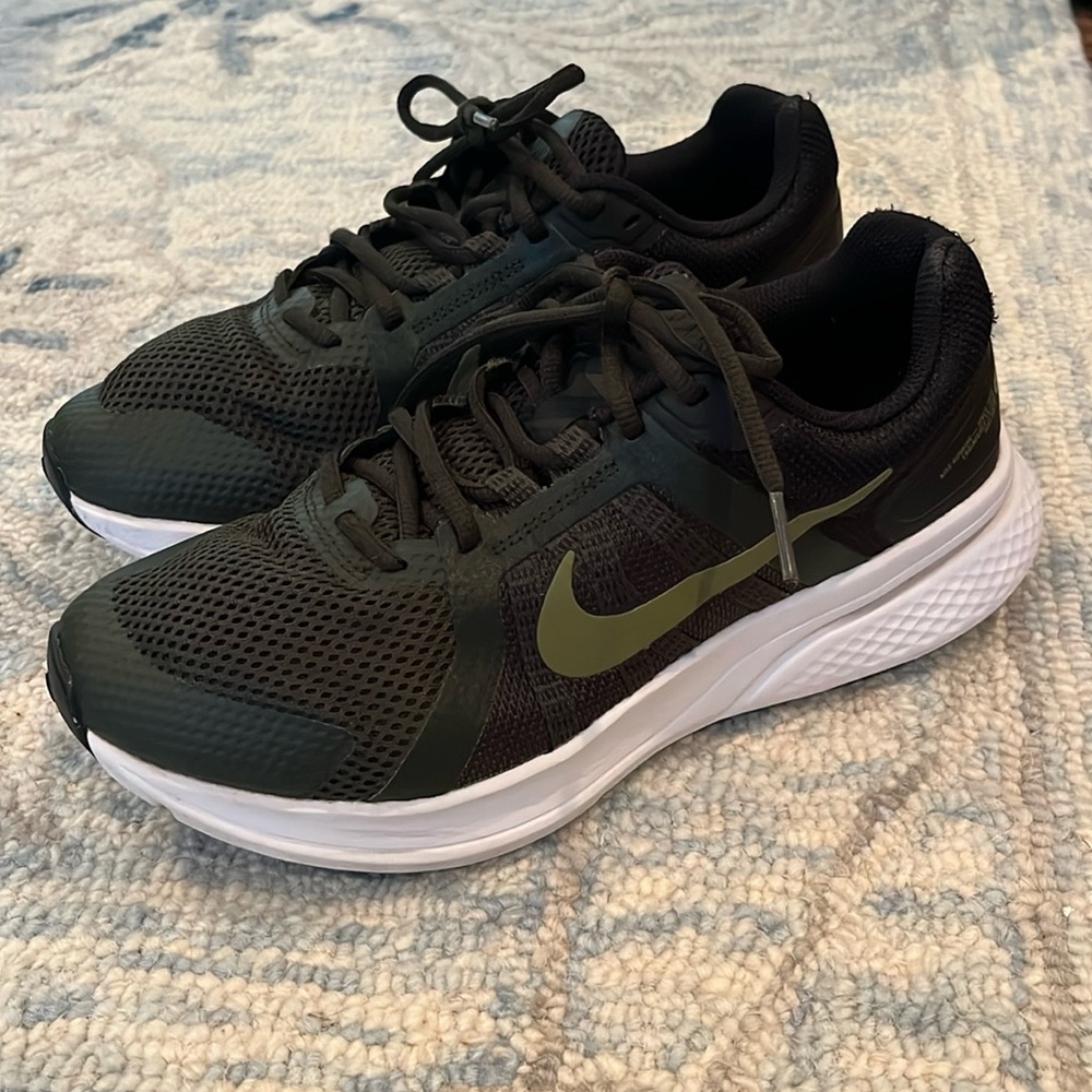 Nike men’s size 8